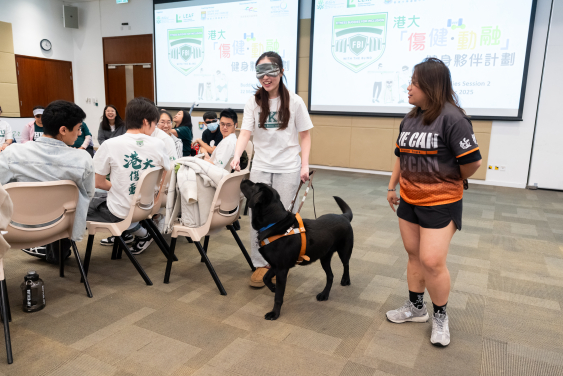 Apart from fitness exercise, participants engaged in various activities such as interaction with guide dogs and human library session to encourage HKU students to break barriers with visually impaired individuals, share and support each other, thus promoting disability inclusion.